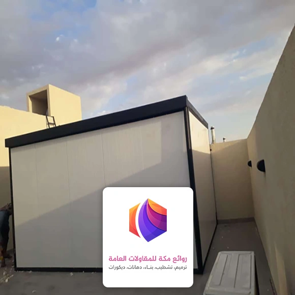 ملاحق ساندوتش بانل في مكة