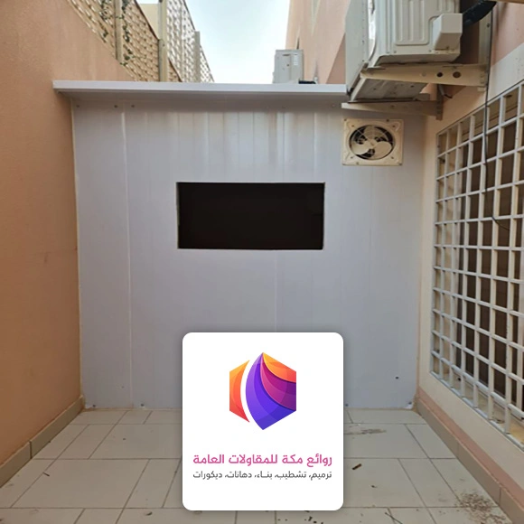 ملاحق ساندوتش بانل في مكة